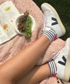 Veja V 10 Leather Extra White Nautico Pekin Trainers