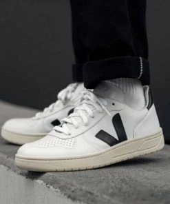 Veja V 10 Leather Extra White Black Trainers Mens