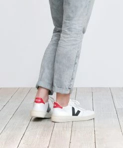 Veja Extra White and Nautico Pekin Leather V10 Sneakers