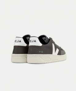 Veja Grafite White V-12 Mesh Trainer Mens