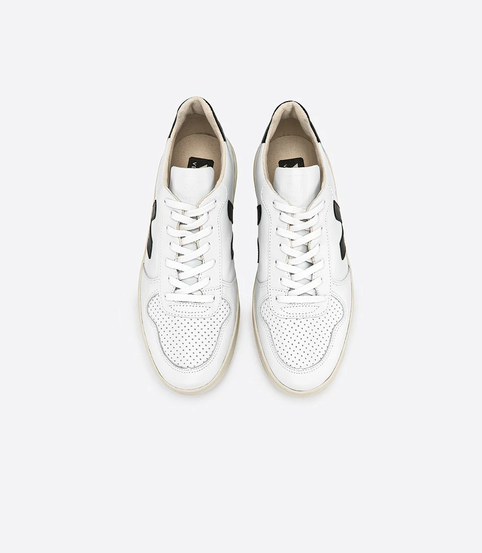 Veja Extra White and Black V10 Sneaker