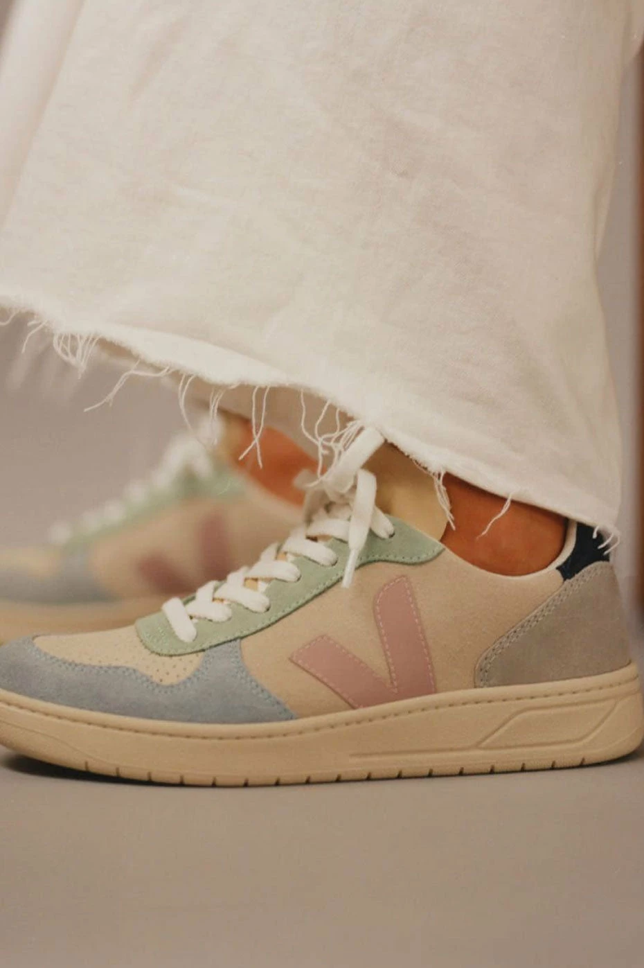 Veja Multico Natural Babe V-10 Suede Trainer Womens