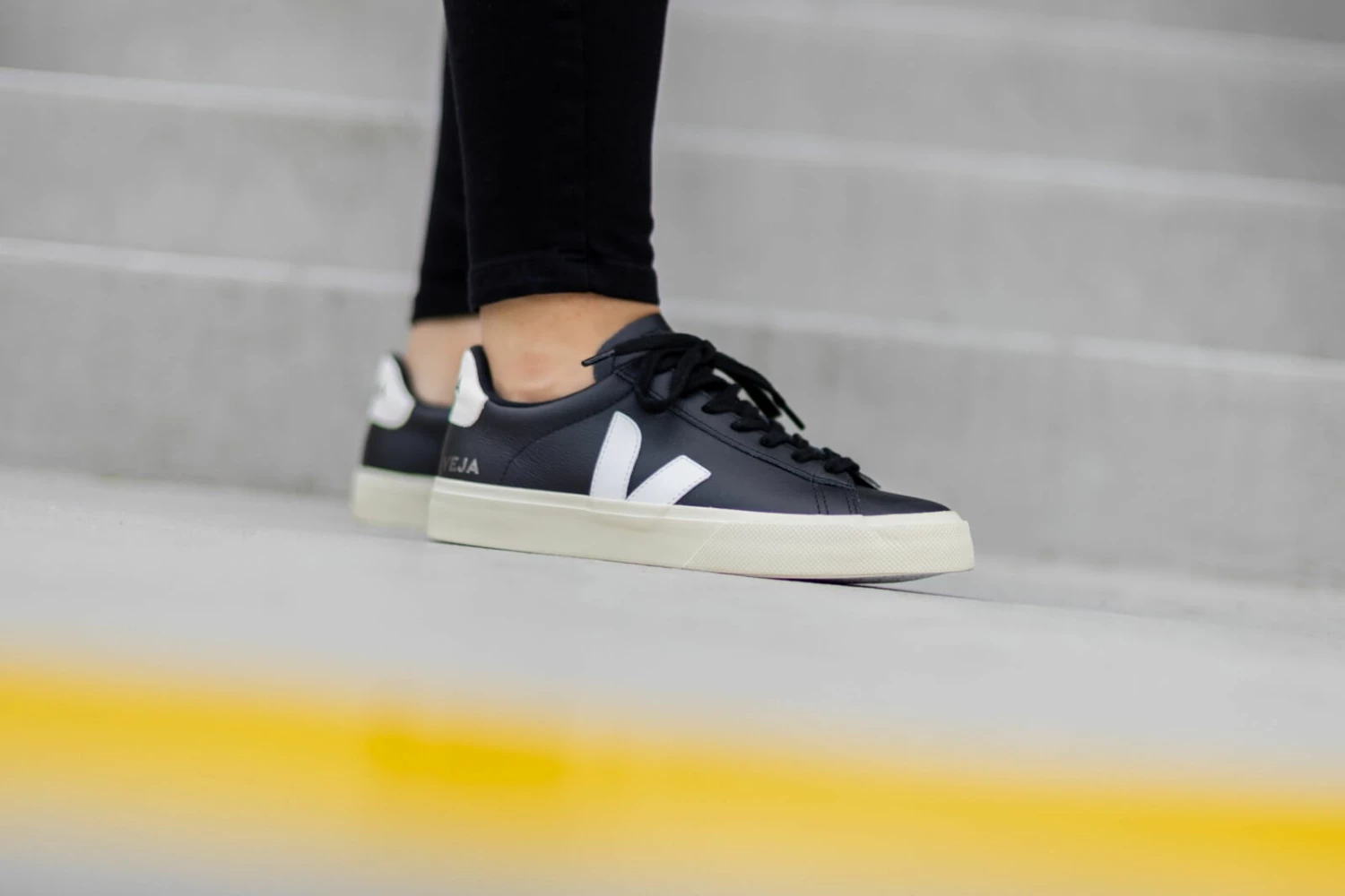 Veja Campo Chromefree Leather Black White